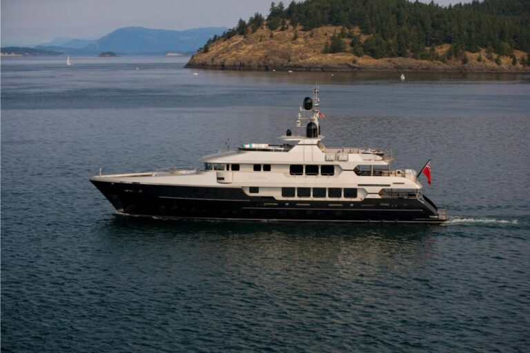Armani Casa, Christensen