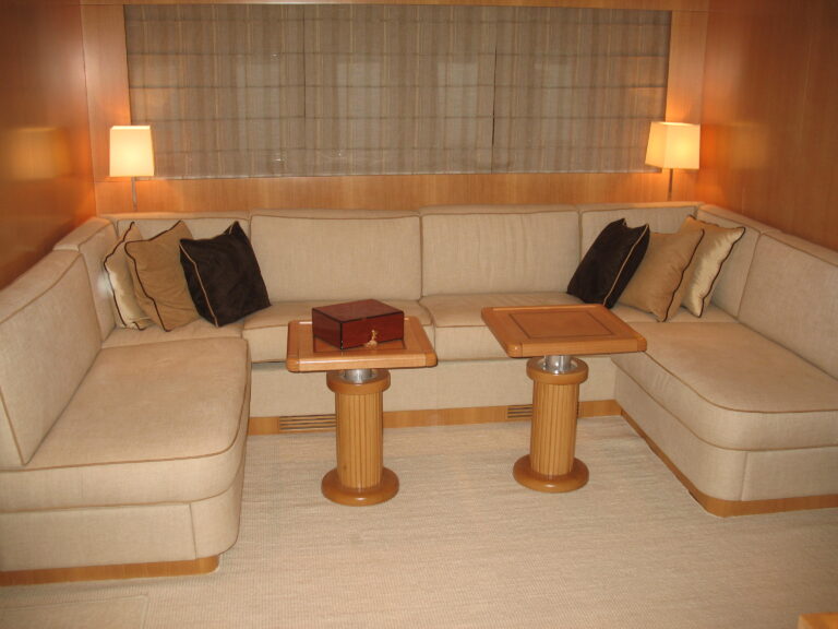 Yacht OLA MONA - Lower Salon