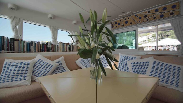 Yacht OMBRE BLU - Sofa and Library