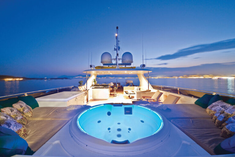 Yacht ONE MORE TOY -  Sundeck Hot Tub