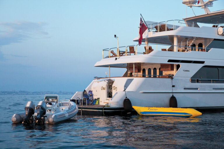 Yacht ONE MORE TOY -  Water Sports Toys