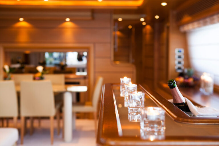 Yacht PERPETUAL - Bar and Dining
