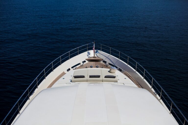 Yacht PERPETUAL - Bow