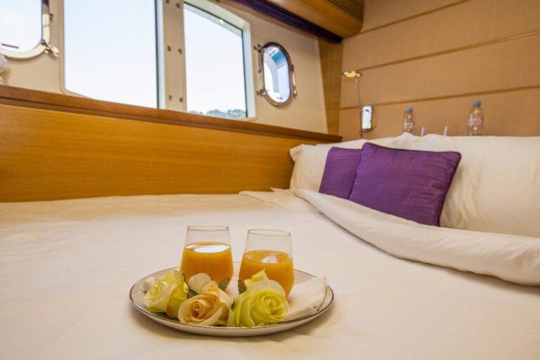 Yacht PERPETUAL - Guest Cabin