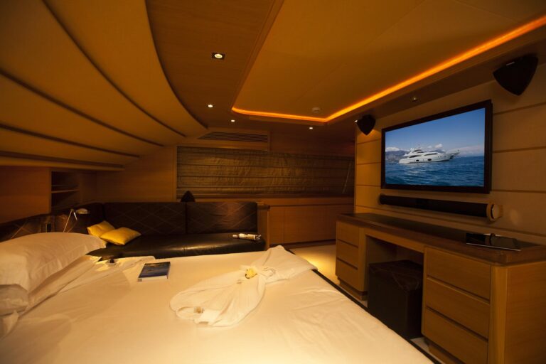 Yacht PERPETUAL - Master Cabin