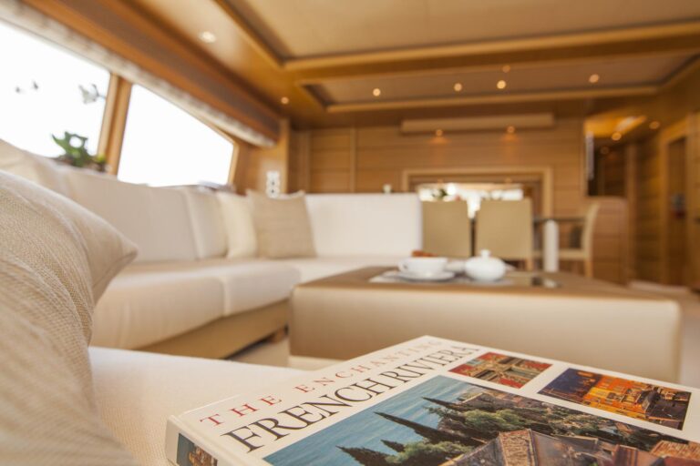Yacht PERPETUAL - Salon seating