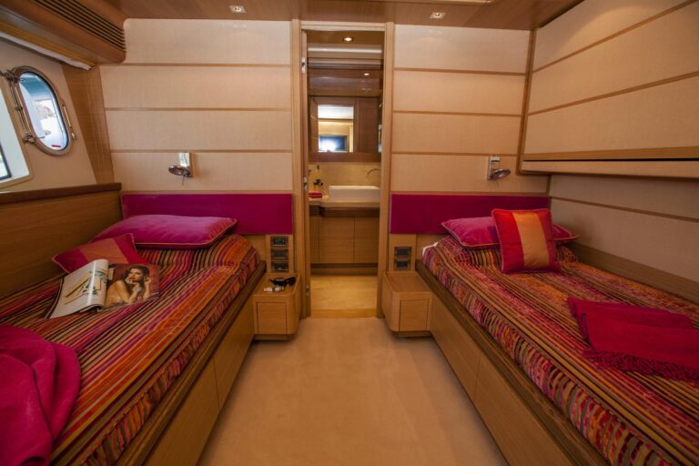 Yacht PERPETUAL - Twin Cabin