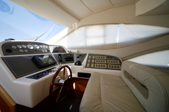 Yacht PIPALUK - Helm