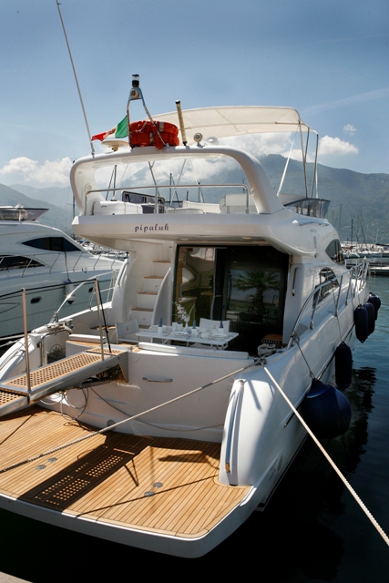 Yacht PIPALUK - Swim platform
