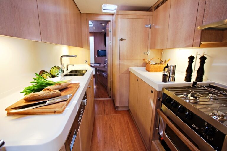 Yacht PTARMIGAN -  Galley