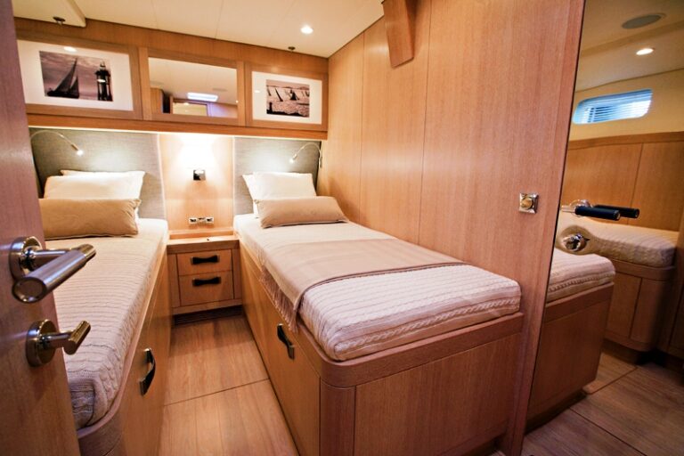 Yacht PTARMIGAN -  Twin Cabin