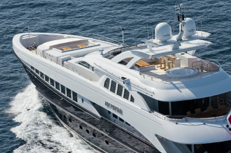 Yacht Petra