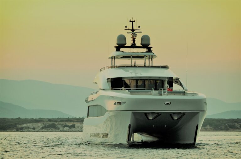 Yacht QUARANTA By Curvelle - Bow Underway