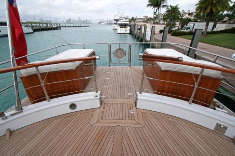 Yacht QUEEN SOUTH III -  Aft Deck