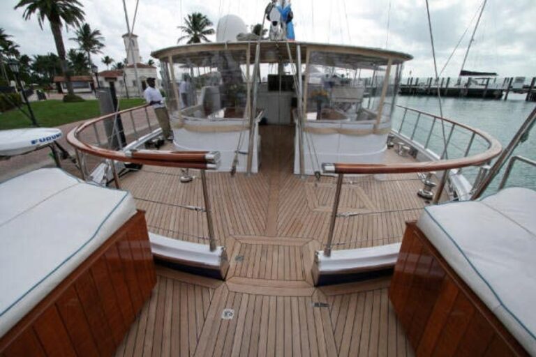 Yacht QUEEN SOUTH III -  Aft Deck looking forward