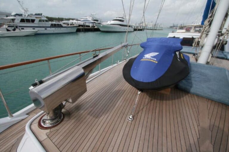 Yacht QUEEN SOUTH III -  Jetski on deck