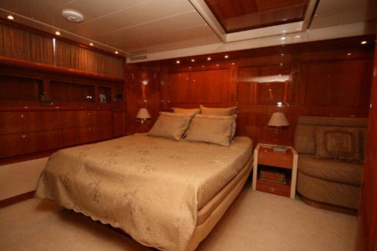 Yacht QUEEN SOUTH III -  Master Cabin