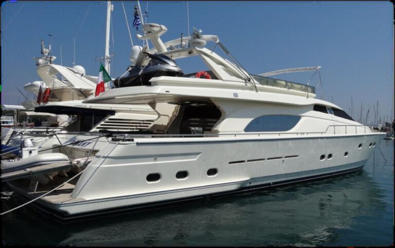 Yacht R MANY -  Main