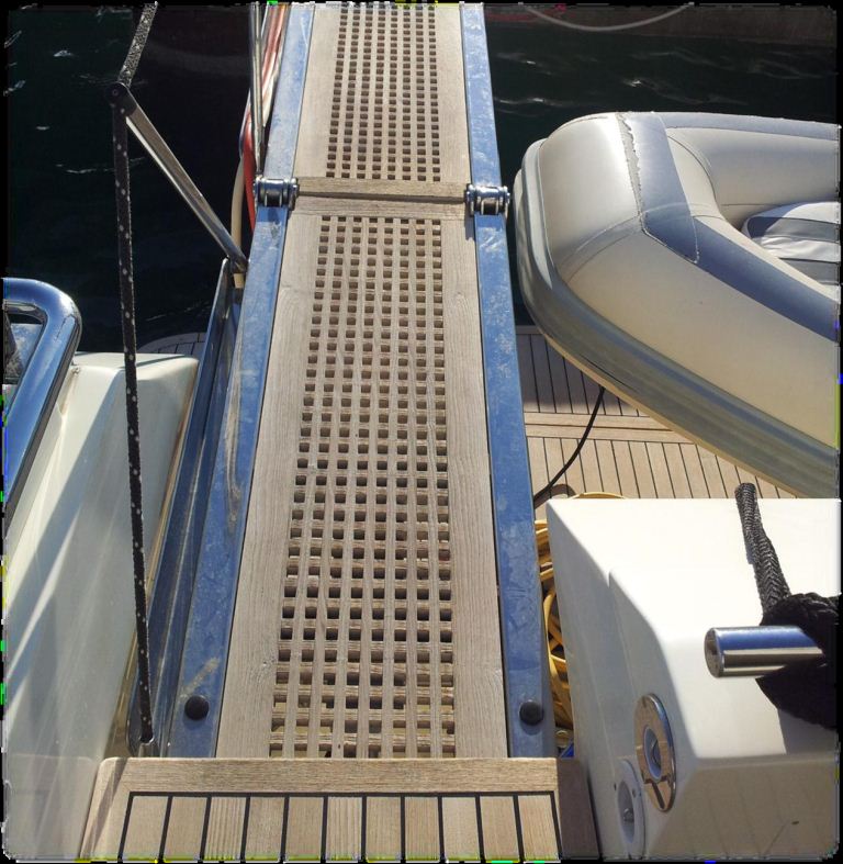 Yacht R MANY -  Pasarelle