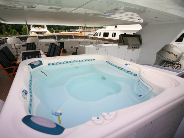 Yacht  REFLECTIONS - Jacuzzi on sundeck
