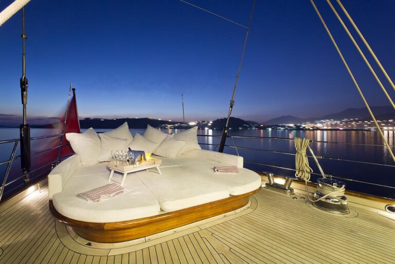 Yacht REGINA - Aft Deck