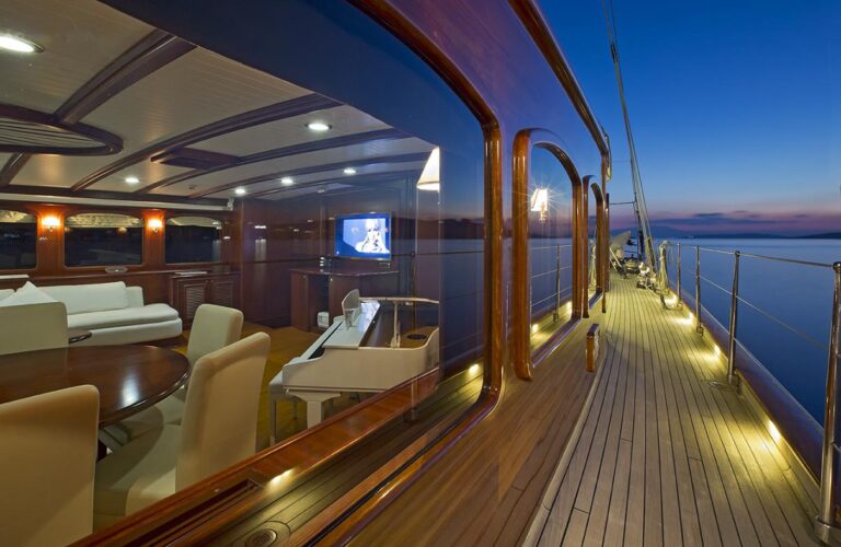 Yacht REGINA - Companion Way Aft