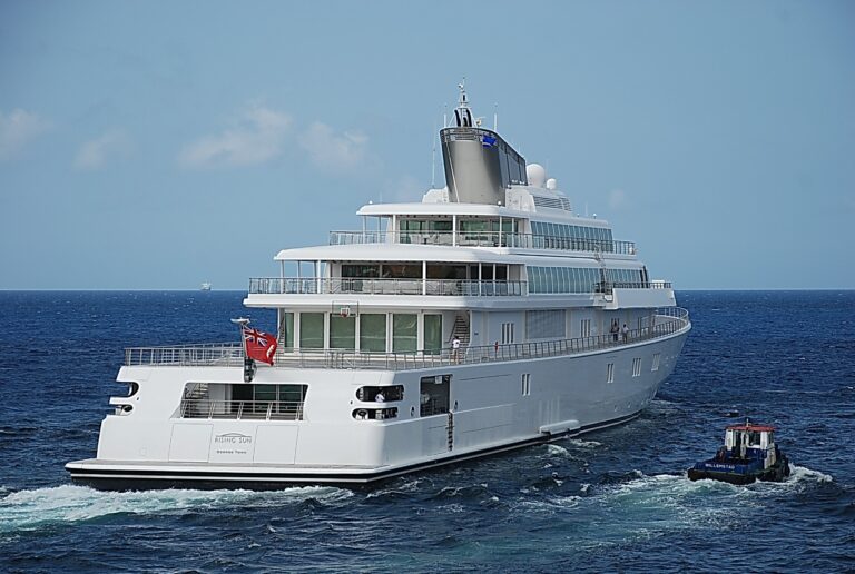 Yacht RISING SUN - Underway
