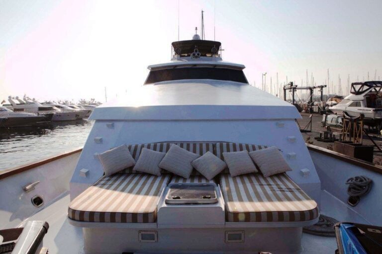 Yacht S & U - Foredeck Seating