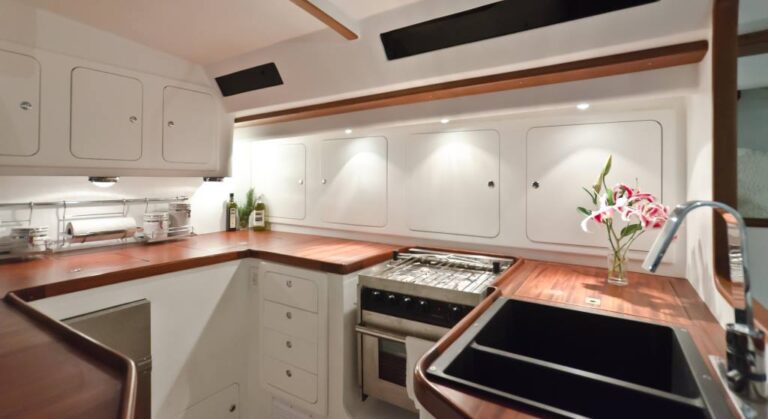Yacht SAFARA -  Galley