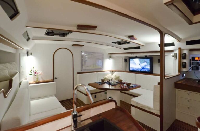 Yacht SAFARA -  Salon View 2