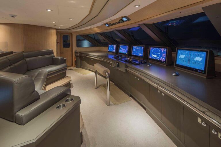 Yacht SAMADHI - Bridge