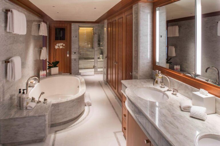 Yacht SAMADHI - Master bath