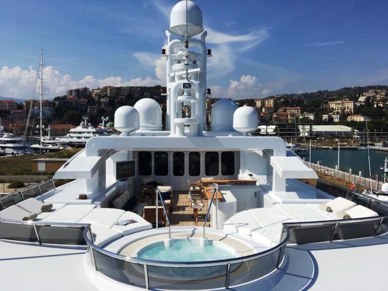 Yacht SAMADHI - Sundeck
