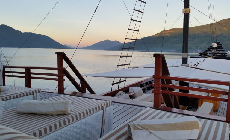 Yacht SAMATA, Indonesia - Sunloungers