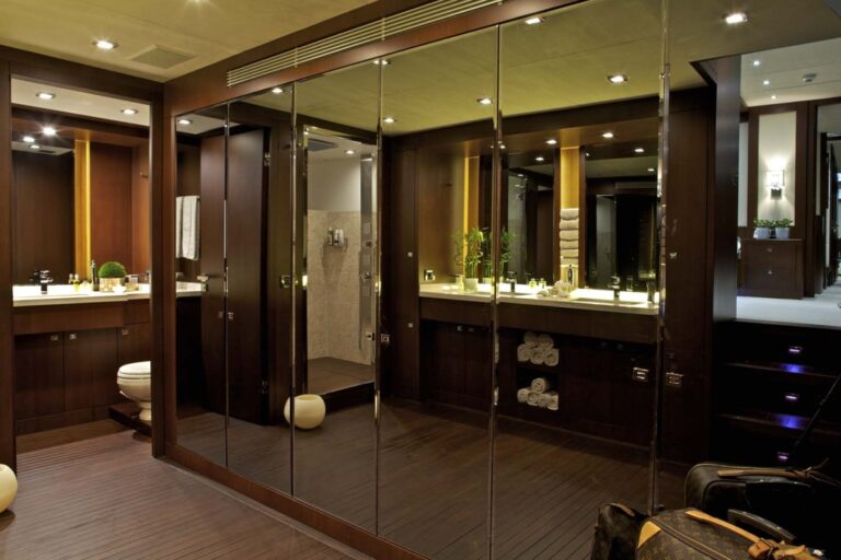 Yacht SANJANA -  Master Bath