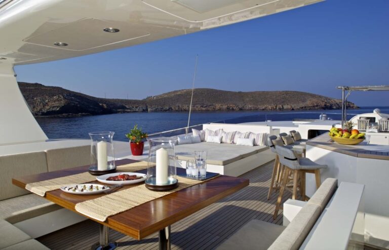 Yacht SANJANA -  Sundeck 2