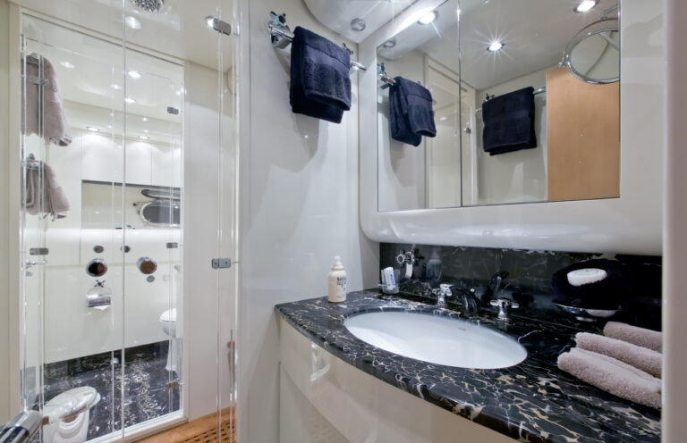 Yacht SARAH A -  Master Cabin Bathroom