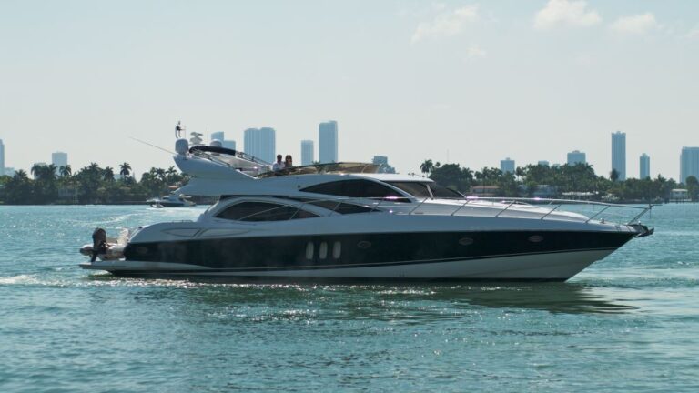 Yacht SAYANORA - On Charter