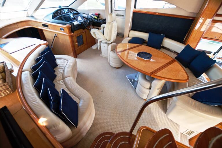 Yacht SAYANORA - Salon