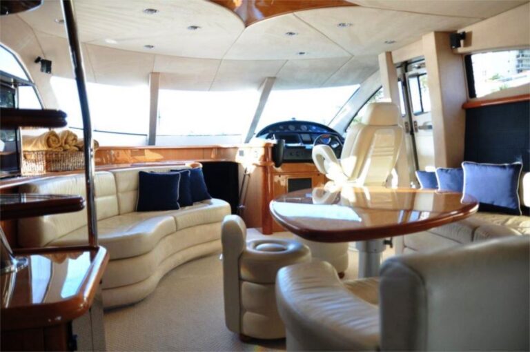 Yacht SAYANORA - Salon Dining