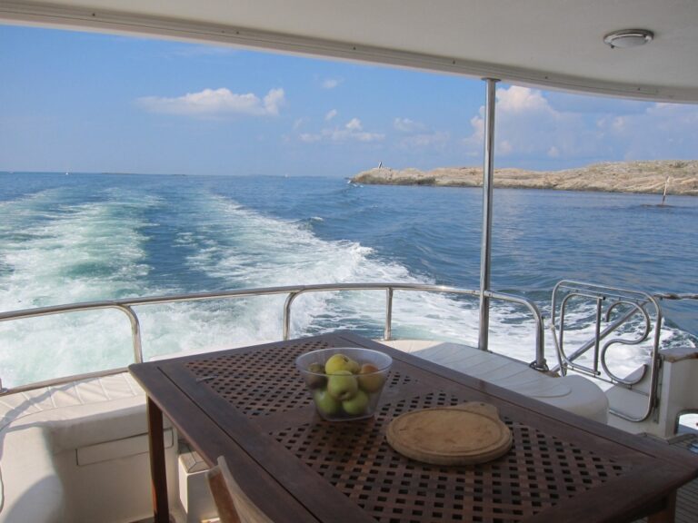 Yacht SEA DREAM -  Aft Deck
