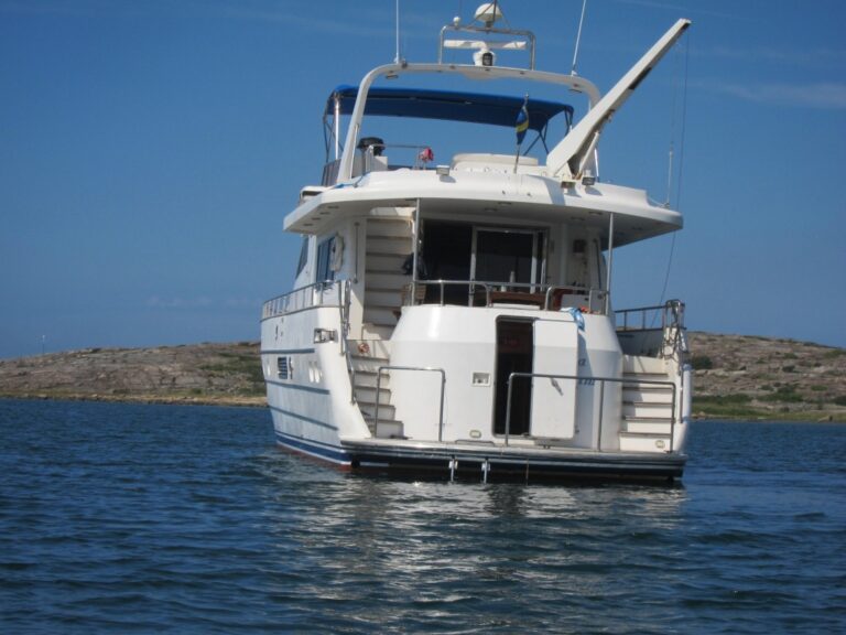 Yacht SEA DREAM -  Aft View