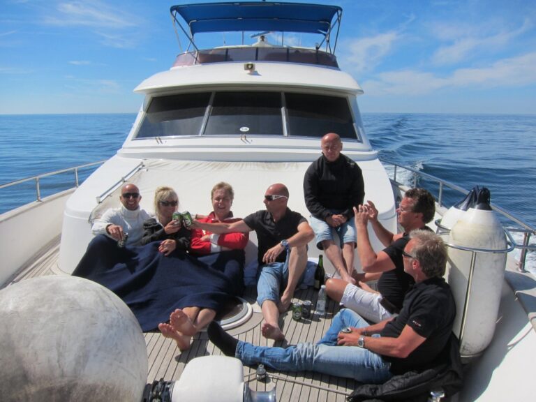 Yacht SEA DREAM -  Forward