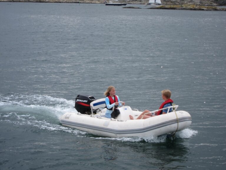 Yacht SEA DREAM -  Tender