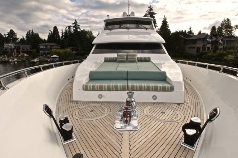 Yacht SEA YOU LATER Bow