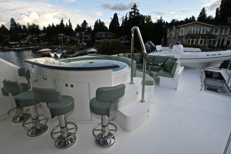 Yacht SEA YOU LATER Jacuzzi