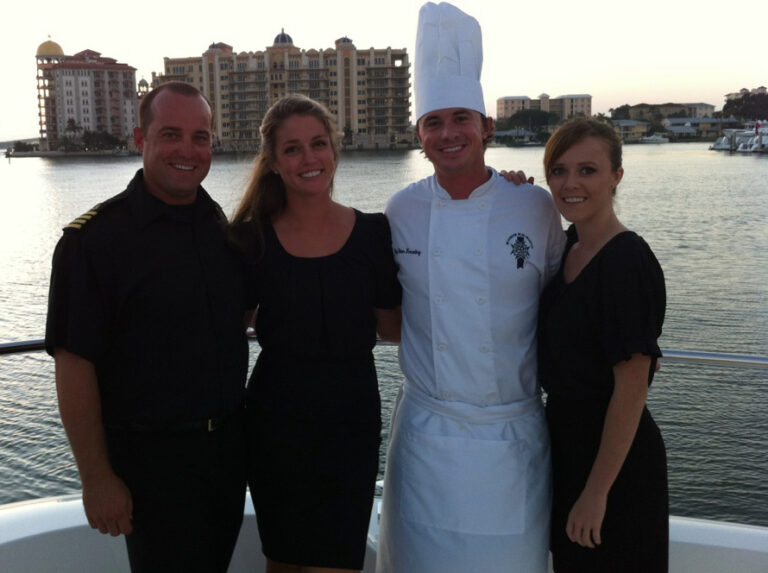 Yacht SEAS THE MOMENT - Crew