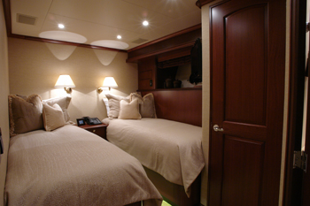 Yacht SEAS THE MOMENT - Twin Cabin