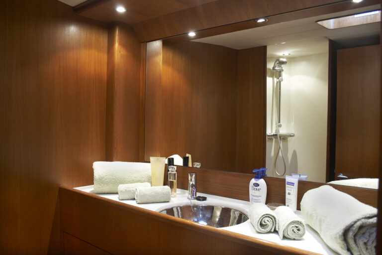Yacht SEJAA - Master Ensuite