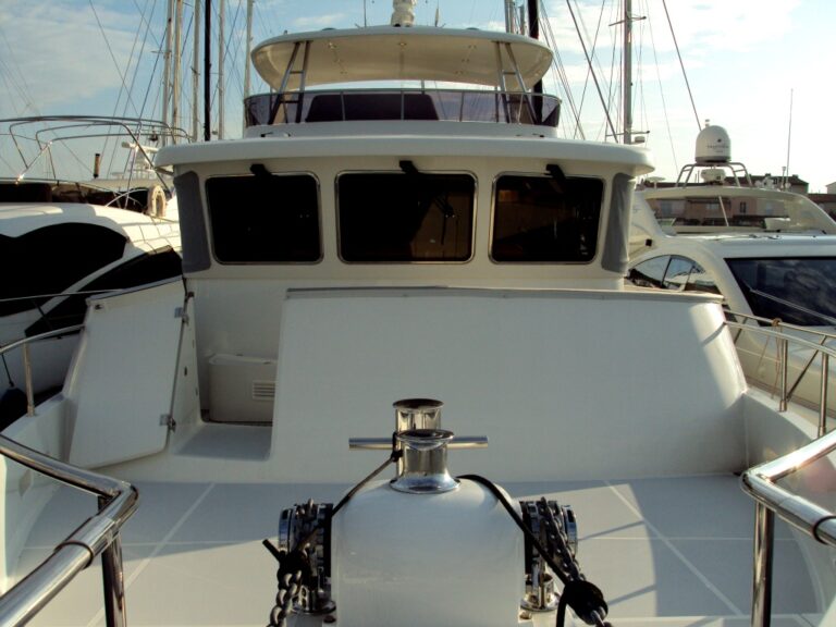 Yacht SILVER FOX - Foredeck